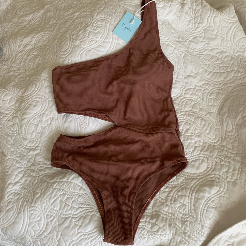 One shoulder swimsuit